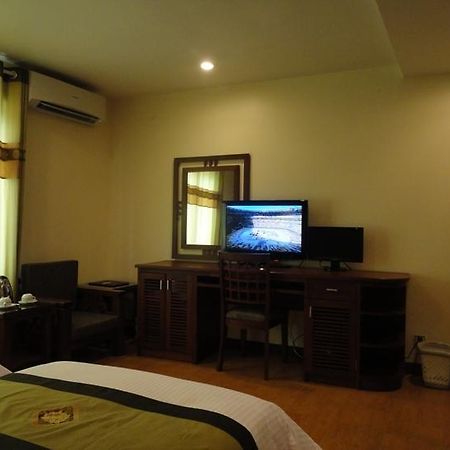 Prince Hanoi Hotel Exterior photo