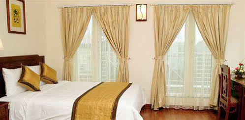 Prince Hanoi Hotel Exterior photo
